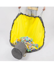 Košara za igrače z igralno podlogo